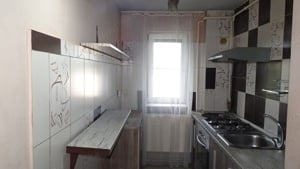 Inchiriez apartament 3 camere in Deva, zona Scarisoara, etaj 2, bloc de 4 etaje, usa metalica, 