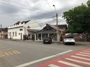 vand restaurant,pensiune,2 spatii comerciale si casa