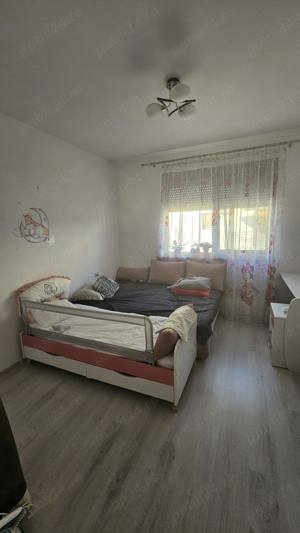 Vând apartament 3 camere și 2 locuri de parcare in Dumbrăvița  - imagine 5