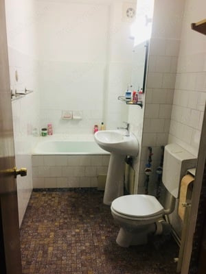 Vând apartament 3 camere in cartierul Nufărul. - imagine 6