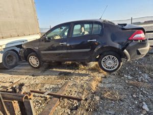 Dezmembrez Renault Megane - imagine 2