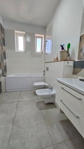 Apartament nou si spatios zona centrala  - imagine 3