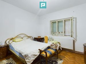 Casă cu 4 camere + anexe  de vânzare în Șofronea - imagine 3