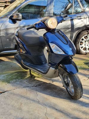 Scuter Piaggio Fly cu motor de 125cm in 4T - imagine 2