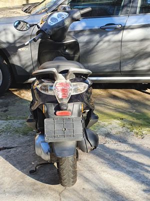 Scuter Piaggio Fly cu motor de 125cm in 4T - imagine 4