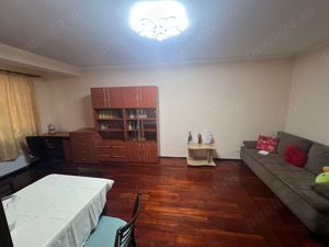 Proprietar închiriez apart.2 camere, decomandat, zona Piata Verde