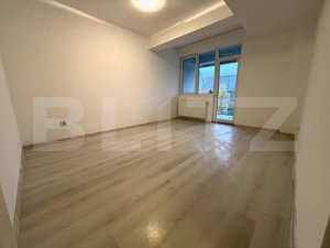 Apartament 2 camere, zona Tractoru - imagine 2