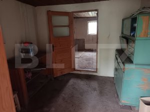 Casa renovabila ,spatioasa,cu un teren generos si gradina intr-o zona linistita! - imagine 14