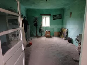 Casa renovabila ,spatioasa,cu un teren generos si gradina intr-o zona linistita! - imagine 13