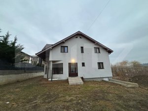 Casa de vanzare, cu 5 camere, 351 mp, Zalau - imagine 2