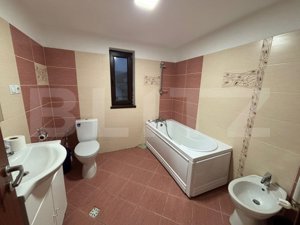 Casa de vanzare, cu 5 camere, 351 mp, Zalau - imagine 11