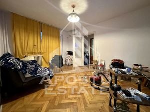 Apartament cu 4 camere, etajul 2, zona Sagului