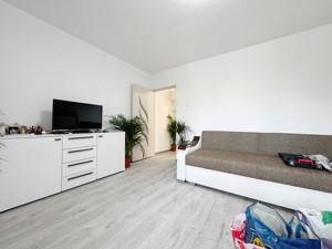 Apartament cu o camera,decomandat, 40mp utili+balcon, etaj 2/4-Sagului - imagine 3