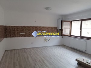 De Inchiriat Duplex de 80 mp cu 3 camere și două băi living si curte mobilata.