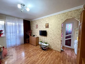 De vânzare apartament cu 2 camere semidecomandat, zona Primăverii. 