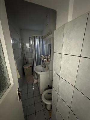 Apartament cu 3 camere cu centrala propie - imagine 3