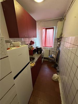 Apartament cu 3 camere cu centrala propie - imagine 4