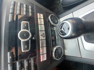 Mercedes Benz w204,casco inclus luna07
