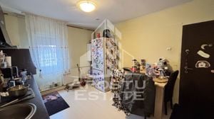 Apartament cu 3 camere, garaj si boxa, centrala proprie, Dambovita - imagine 6