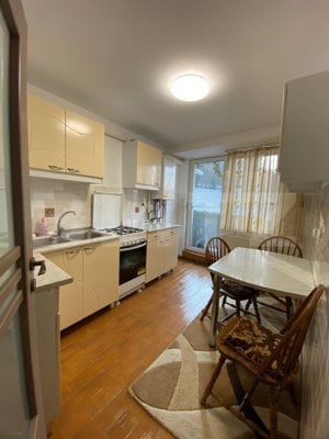 Apartament de vânzare, 60 m², 2 camere decomandate, 2 balcoane, lângă Ștrandul 