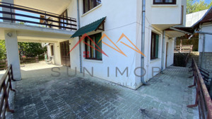 Vila de vanzare, teren 3100 mp, 7 camere, 6 grupuri sanitare, 3 CT, an 1997 - imagine 5