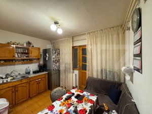 Apartament de 3 camere, decomandat, 81mp, zona Scoala 33, Craiovita Noua 