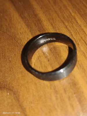 Vând inel nou din Titan unisex mărime size 13 