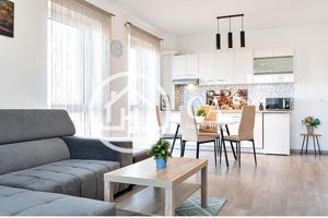 Apartament de închiriat cu 3 camere în PRIMA UNIVERSITĂȚII, Oradea - imagine 2