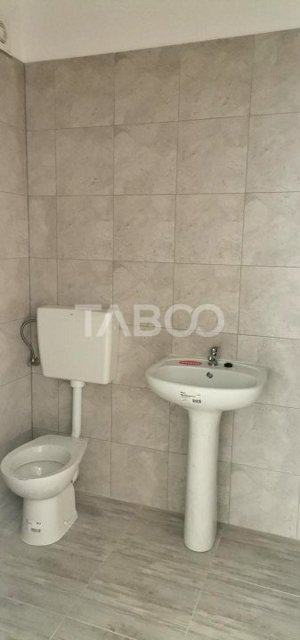 Spatiu comercial de inchiriat 6 locuri de parcare zona Turnisor Sibiu  - imagine 3