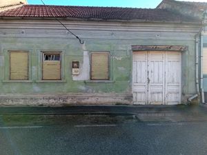 Casa teren de vanzare in comuna Pojejena