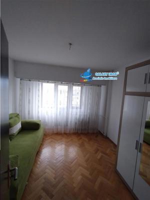 Apartament 3 camere decomandat bld Regina Maria