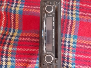 radio M P 3 auto Panasonic 
