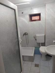 Apartament cu trei camere, zona centrală și liniștită, la vila  - imagine 15