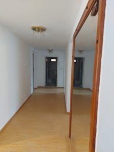 Apartament cu trei camere, zona centrală și liniștită, la vila  - imagine 8