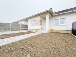 Duplex 4 camere, 84 mp utili, 305 mp suprafata teren , situat în Mosnita Noua - imagine 14