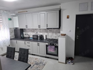 vând apartament 3 camere Turda 