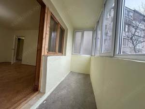 Vand apartament cu 3 camere,decomandat,etajul 1,zona Kiriac - imagine 8