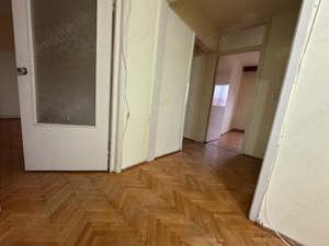 Vand apartament cu 3 camere,decomandat,etajul 1,zona Kiriac - imagine 3