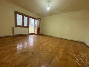 Vand apartament cu 3 camere,decomandat,etajul 1,zona Kiriac