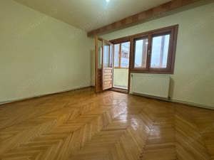 Vand apartament cu 3 camere,decomandat,etajul 1,zona Kiriac - imagine 2