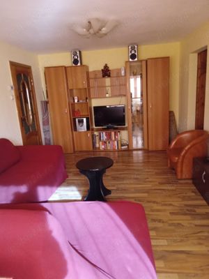 Închiriez apartament cu 2 camere - imagine 2