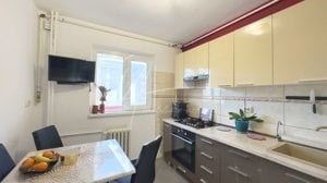 Apartament cu 3 camere, str. Bârcă, gata de mutat! - imagine 4