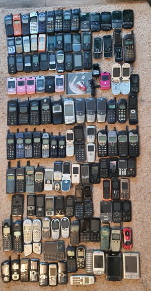 Vand telefoane vintage de colectie Motorola,Nokia,Sony Ericsson,Siemens,Panasonic,Bosch,Samsung,etc