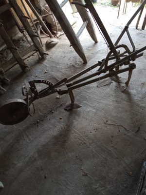 Unelte pentru lucrarea terenului - imagine 3