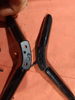 Set 2 picioare de pe tv Nei 32ne4000