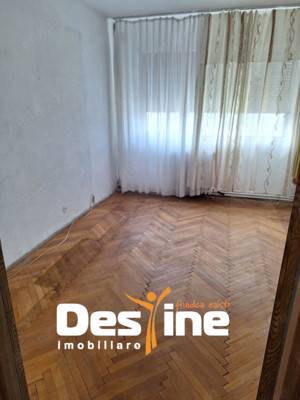 Apartament 3C, Podul Ros bd. N. Iorga 70 mp-105k,decomandat - imagine 4