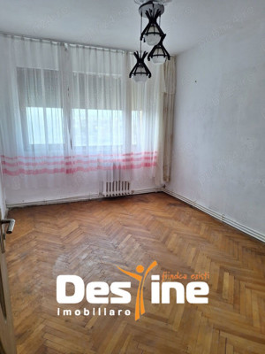 Apartament 3C, Podul Ros bd. N. Iorga 70 mp-105k,decomandat - imagine 3