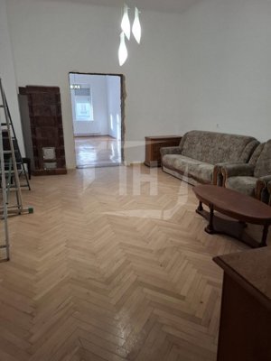 Apartament cu 2 camere, pretabil pentru birou, in zona Republicii