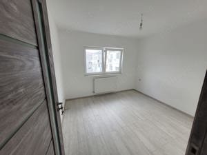 Vând apartament 2 camere decomandat pe strada Viilor Nr 3 - imagine 3