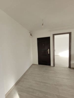 Vând apartament 2 camere decomandat pe strada Viilor Nr 3 - imagine 2